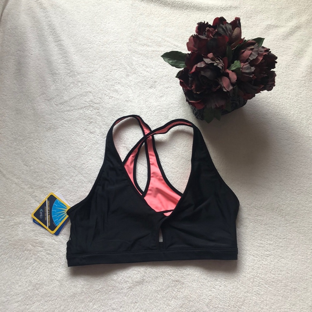 ☘️☘️ Reversible pink & black fabletics sports bra